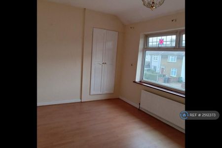 3 bedroom terraced house to rent - Photo 2