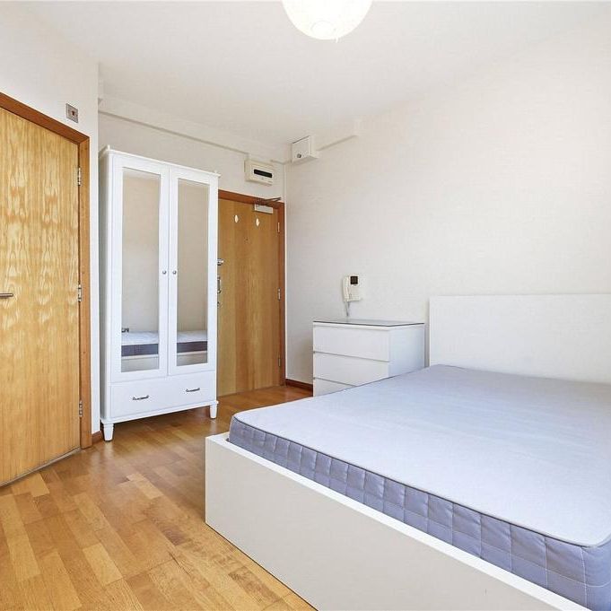 Studio to rent - Photo 1