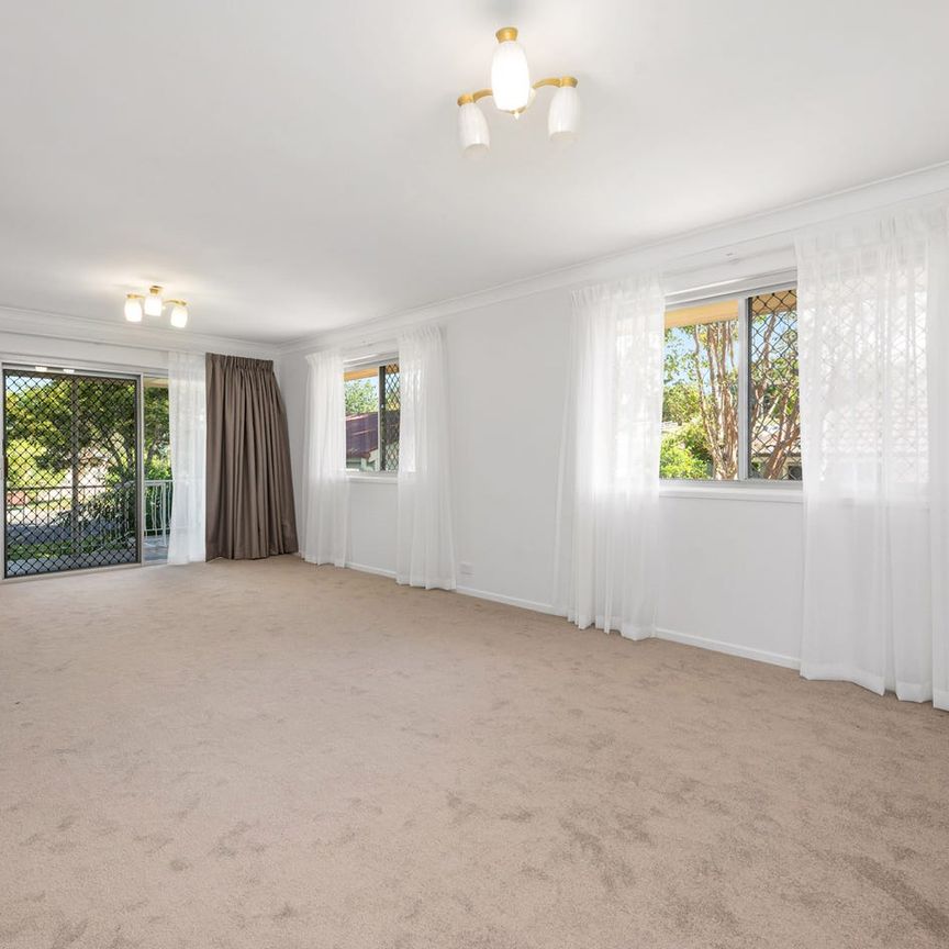 Comfortable Family Living in the Heart of Tarragindi - Photo 1
