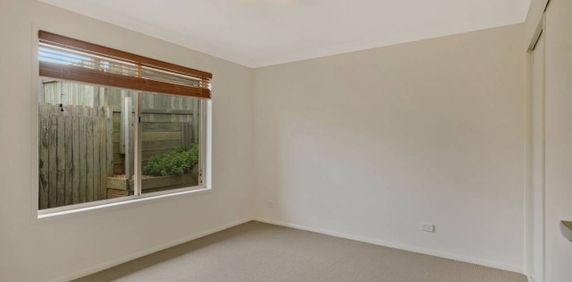 IMMACULATE THREE-BEDROOM HOME - Photo 2