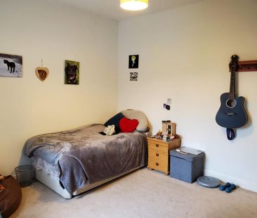 3 bedroom end of terrace house to rent - Photo 4