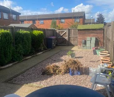4 bedroom end of terrace house to rent - Photo 4