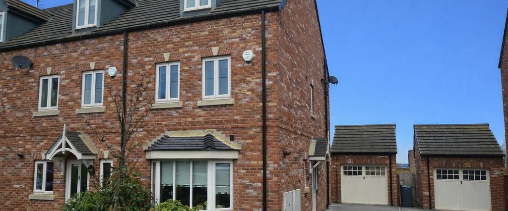 4 bedroom townhouse to rent - Photo 1