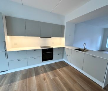 Lys 4-værelses lejlighed med altan i Nørresundby - Photo 3