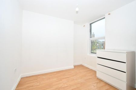 3 bedroom apartment to rent - Photo 3