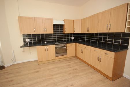 4 bed terraced house to rent in Staley Road, Ashton-Under-Lyne, OL5 - Photo 2