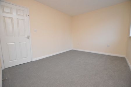 3 Bedroom Semi-Detached House - Photo 5