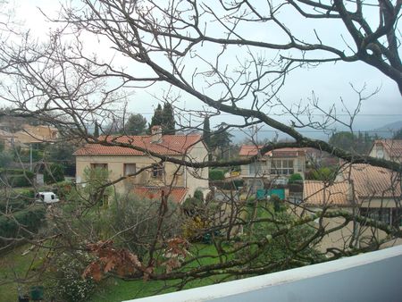 Location Appartement 2 pièces 43m² DRAGUIGNAN 83300 - Photo 2