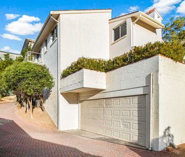 Beautifully presented four-bedroom townhouse with river and bushlan... - Photo 5