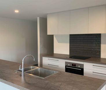 Sunny 4 Bedroom/2 bathroom Home - Photo 1