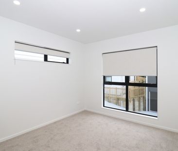 Spacious 4-Bedroom Home in Blockhouse Bay - Photo 4