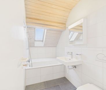 Modern 2.5-room Roof-Flat with cellar and parking space, Biel-Benken - Photo 3
