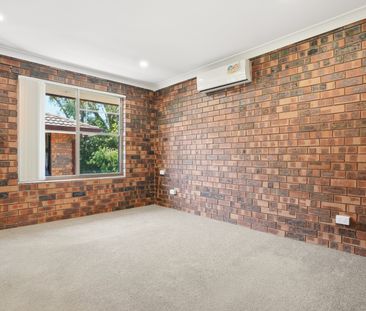 Air-Conditioned Three Bedroom Townhouse with Large Easy-Care Courty... - Photo 5