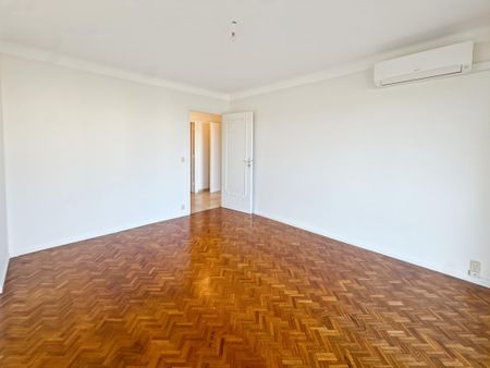 Location Appartement 3 pièces 102m² ANTIBES 06600 - Photo 4