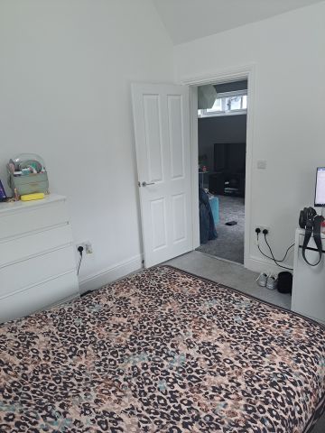 2 Bed Flat, Norbury Crescent, SW16 - Photo 3