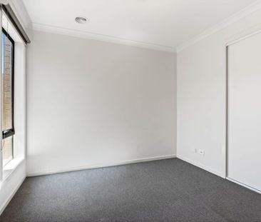 Stylish & Spacious Family Living in a Prime Location! - Photo 3