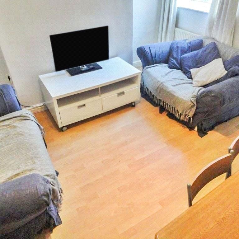 3 bedroom terraced house to rent - Photo 1