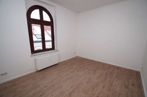 6-Zimmer-Wohnung mit großer Küche, Bad mit Badewanne und Gäste-WC - Photo 1