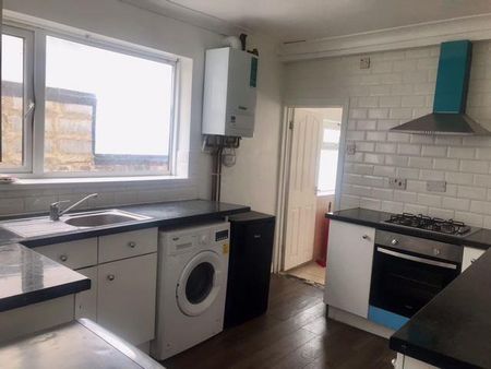 5 bedroom terraced house to rent - Photo 4