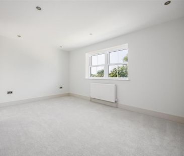 4 bedroom detached house to rent - Photo 4