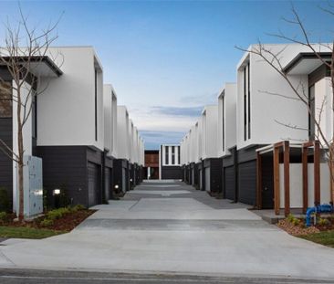 Stylish and Spacious Townhouse for Rent in Sought-After Carina Comm... - Photo 3