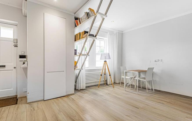 3 bedroom mews to rent - Photo 1