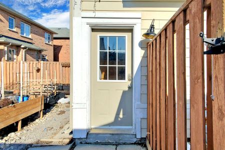 For Lease - 525 Country Glen Road Unit# Coach, Markham, Ontario - Photo 2