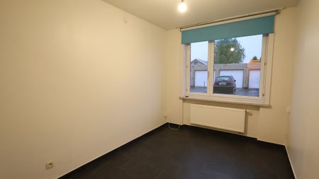 Gelijkvloers tweeslaapkamer appartement nabij het centrum van Roeselare - Photo 4