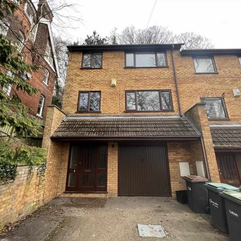 3 bedroom semi-detached house to rent - Photo 1