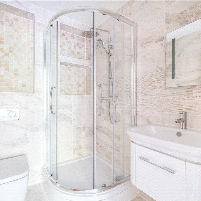 4 bedroom semi-detached house to rent - Photo 1