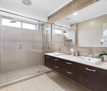 Your comfortable central Noosa escape with pool awaits Short let! - Photo 6