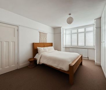 3 bedroom flat to rent - Photo 5