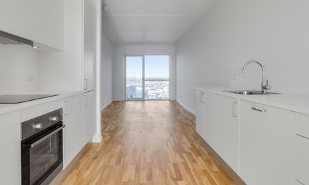 Velbeliggende 3 værelses seniorbolig med stort badeværelse, privat altan og godt fællesskab - Foto 4