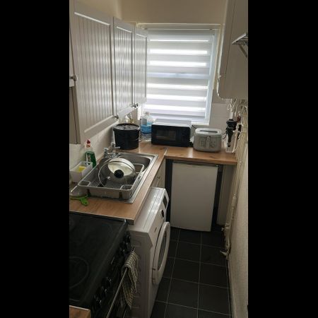 Room in a Shared Flat, Westbourne Gardens, BN3 - Photo 3