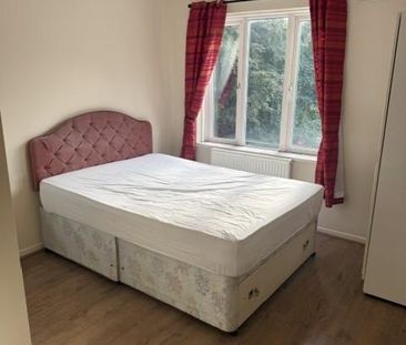 4 bedroom terraced house to rent - Photo 3