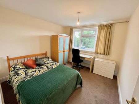 4 bedroom private hall to rent - Photo 3