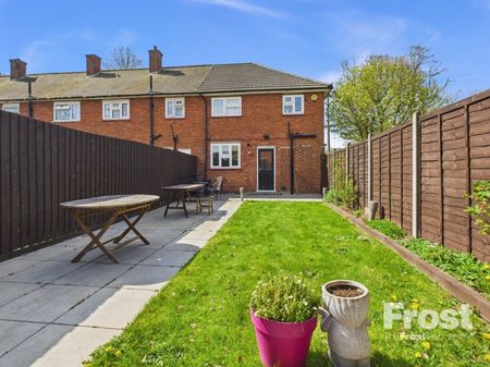Stanley Green East, Slough, Berkshire,SL3 - Photo 3