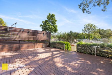 Large 4 Bedroom Duplex - Walk To Train Station - Photo 3