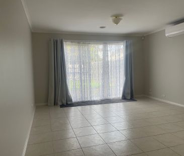 Stunning 3-Bedroom Home in South Morang - Photo 1