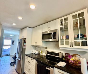 Bright & Spacious Upper Unit - Photo 5