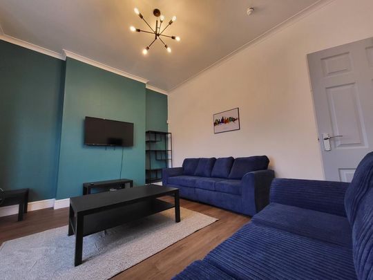 8 bedroom semi-detached house to rent - Photo 1