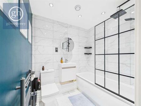 Adstock Court, Ruislip, HA4 - Photo 2