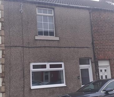 2 bedroom terraced house to rent - Photo 4