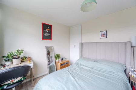 3 bedroom flat to rent - Photo 3