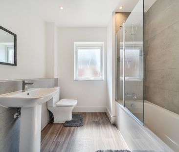 Terraced House to rent - Cottonwood Close, Orpington, BR6 - Photo 4