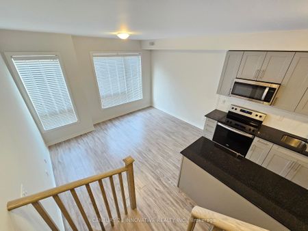 Condo Townhouse For Lease | E8122184 - Photo 2