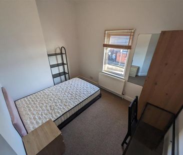 5 bedroom private hall to rent - Photo 2