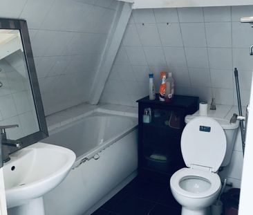 Room in a Shared House, Manchester, M12 - Photo 4