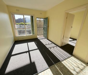 13 / 28 Eumeralla Road, CAULFIELD SOUTH - Photo 2