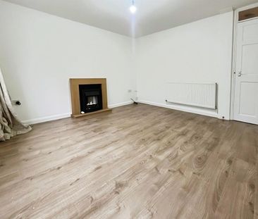 2 bedroom end of terrace house to rent - Photo 2